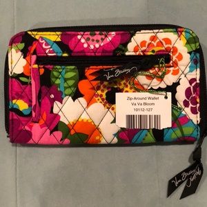 Vera Bradley - Zip Around Wallet- Va Va Bloom